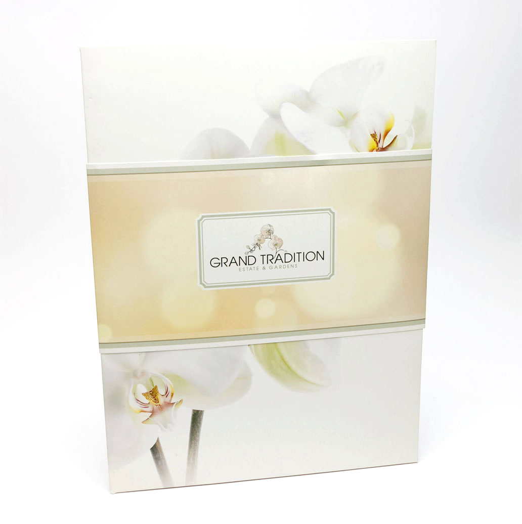 folder with belly band